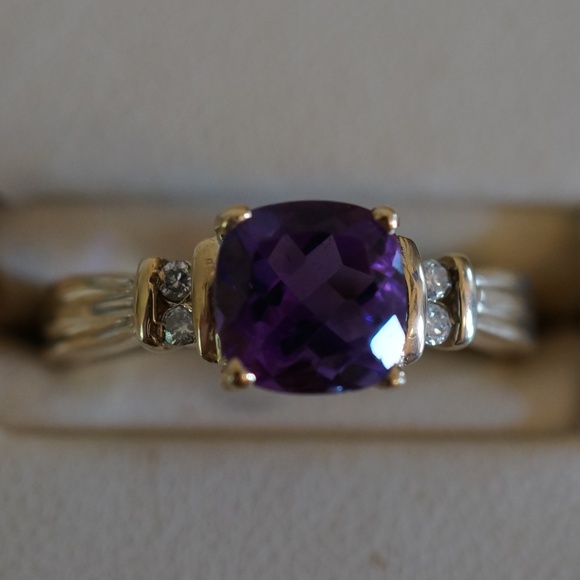 14KY Gold Genuine Amethyst & Diamond Ring - Picture 2 of 7